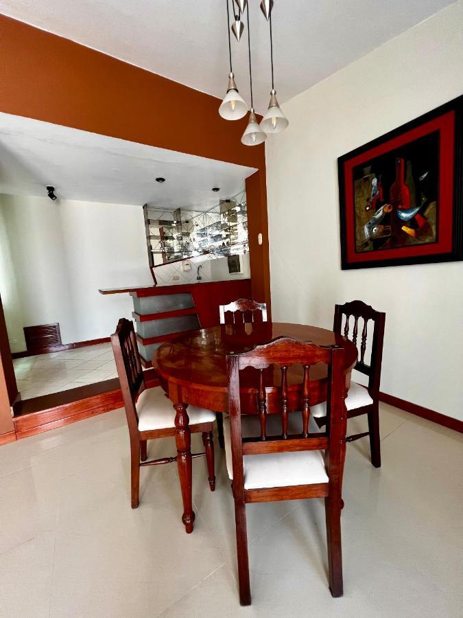 Hotel Country Trujillo Encalada Екстер'єр фото