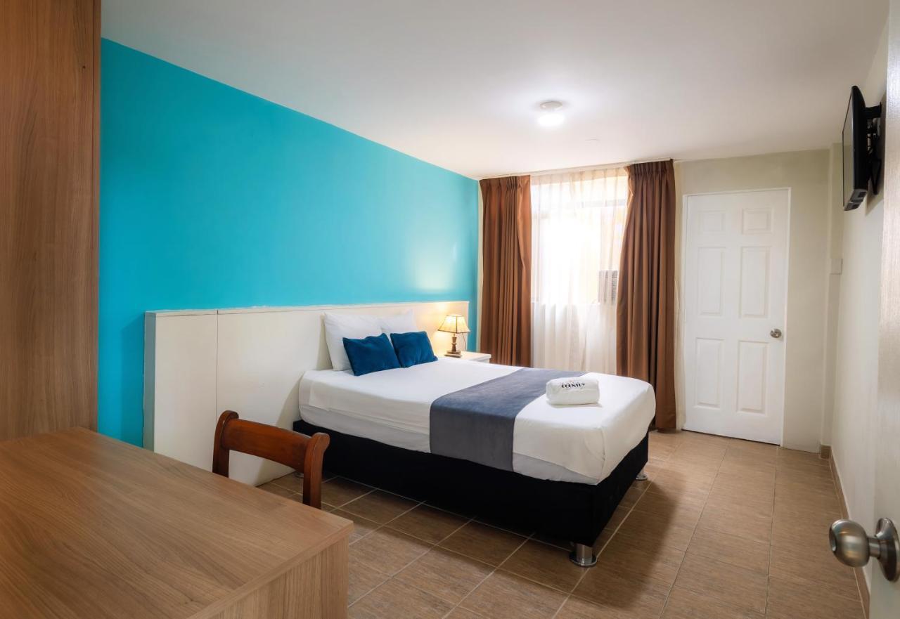 Hotel Country Trujillo Encalada Екстер'єр фото