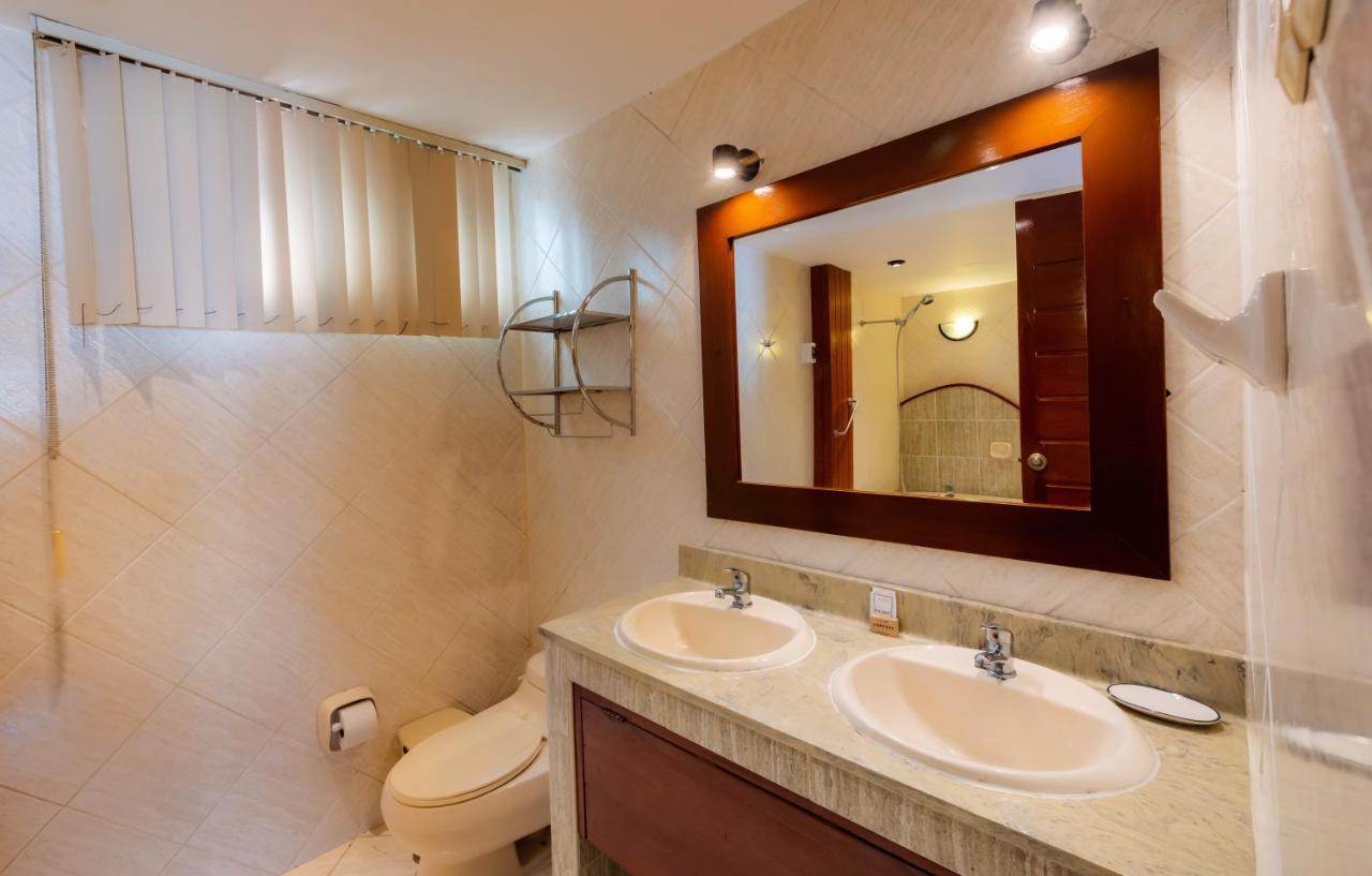 Hotel Country Trujillo Encalada Екстер'єр фото