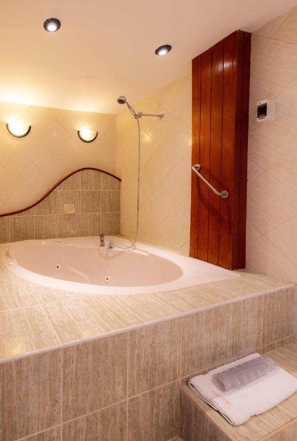 Hotel Country Trujillo Encalada Екстер'єр фото