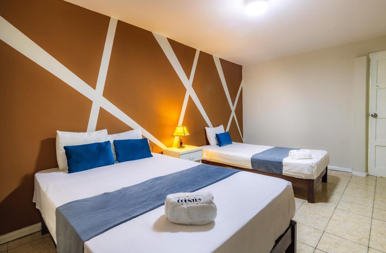 Hotel Country Trujillo Encalada Екстер'єр фото