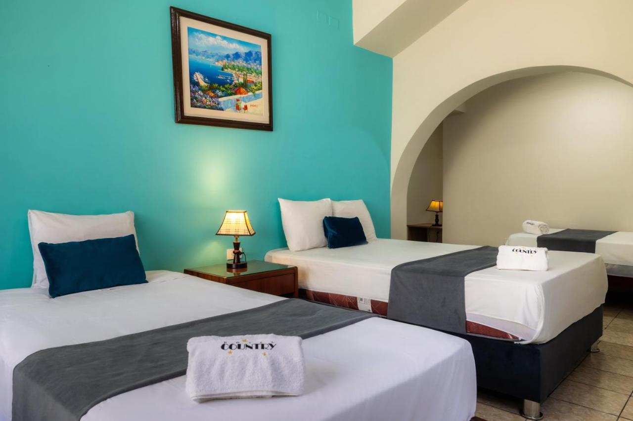 Hotel Country Trujillo Encalada Екстер'єр фото