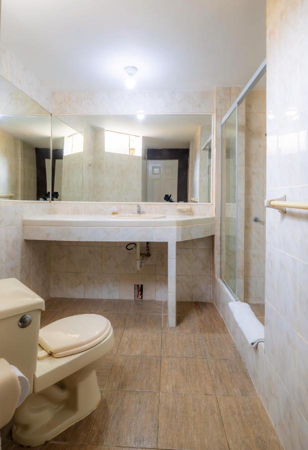 Hotel Country Trujillo Encalada Екстер'єр фото