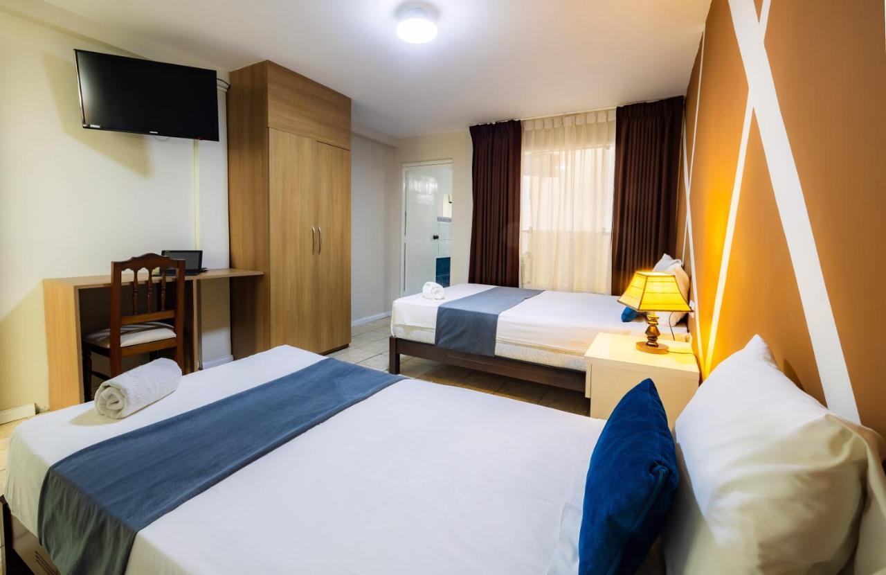 Hotel Country Trujillo Encalada Екстер'єр фото