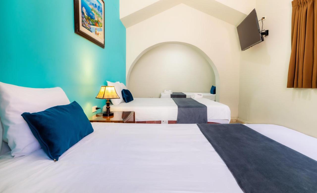 Hotel Country Trujillo Encalada Екстер'єр фото