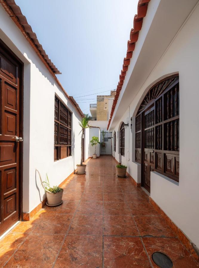 Hotel Country Trujillo Encalada Екстер'єр фото