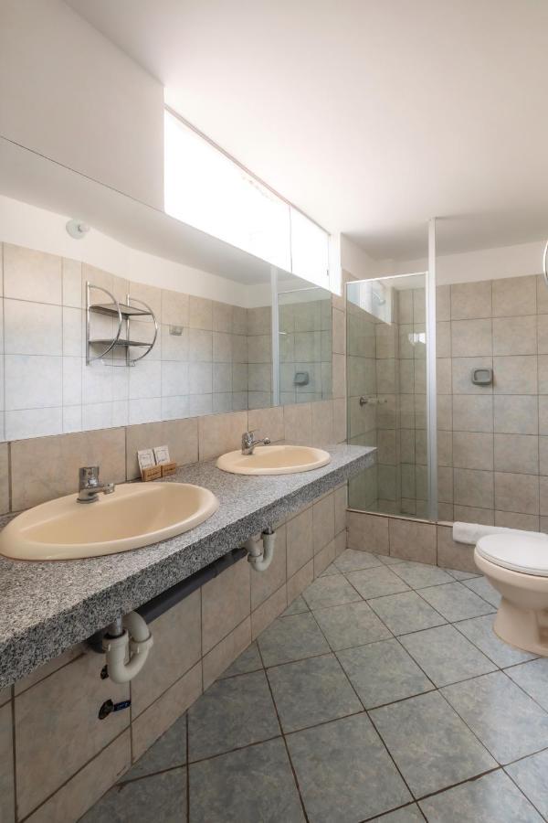 Hotel Country Trujillo Encalada Екстер'єр фото
