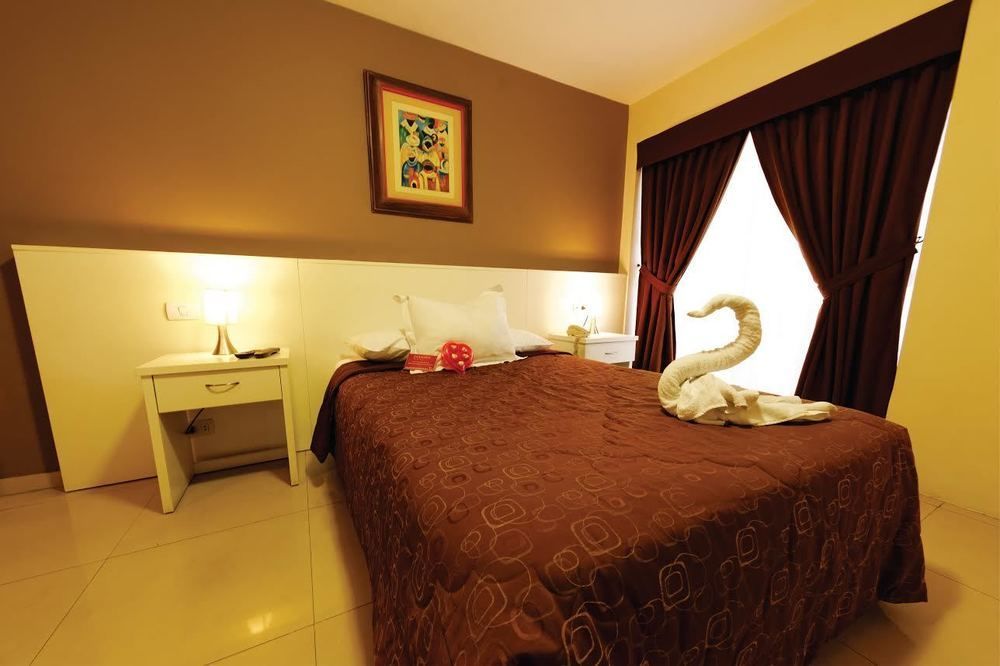 Hotel Country Trujillo Encalada Екстер'єр фото