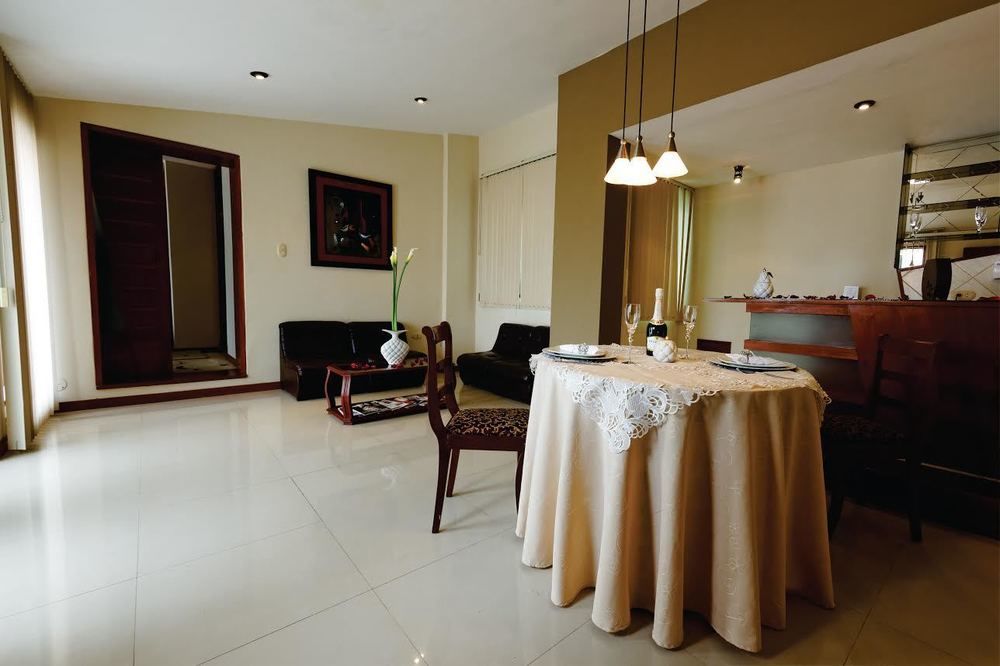 Hotel Country Trujillo Encalada Екстер'єр фото