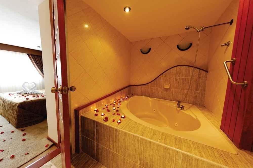 Hotel Country Trujillo Encalada Екстер'єр фото