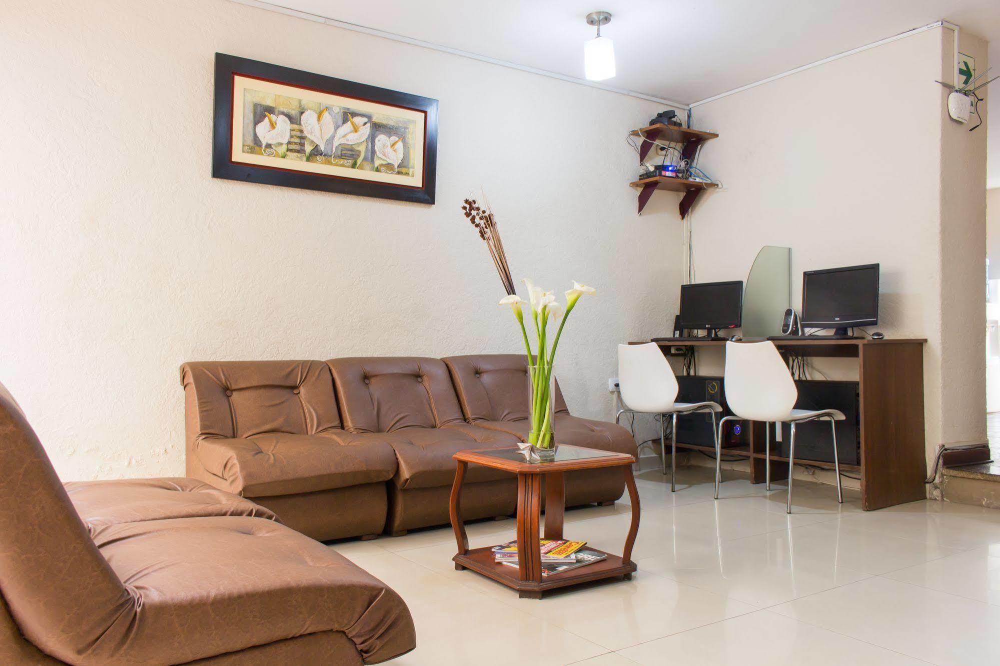 Hotel Country Trujillo Encalada Екстер'єр фото