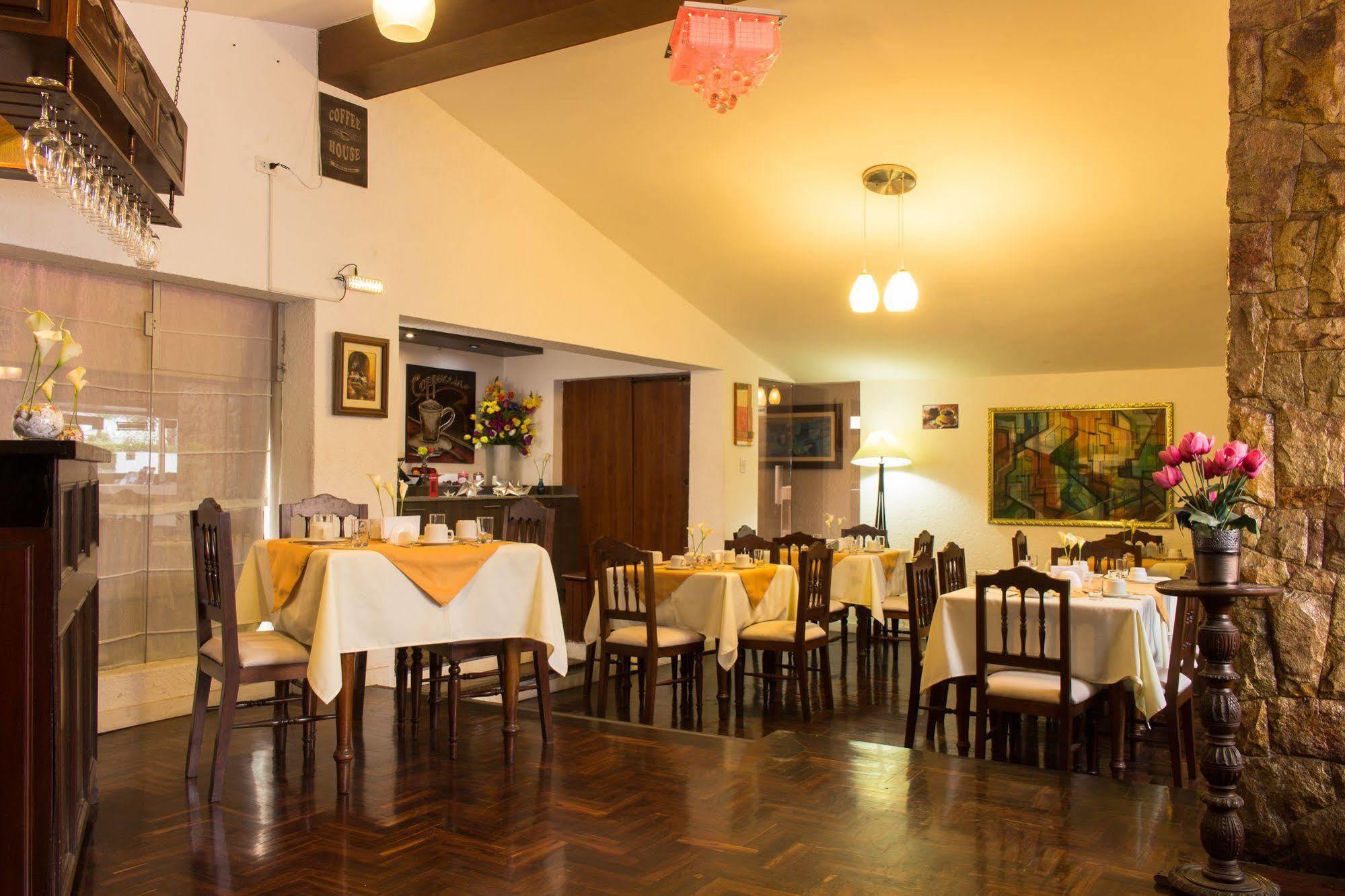 Hotel Country Trujillo Encalada Екстер'єр фото